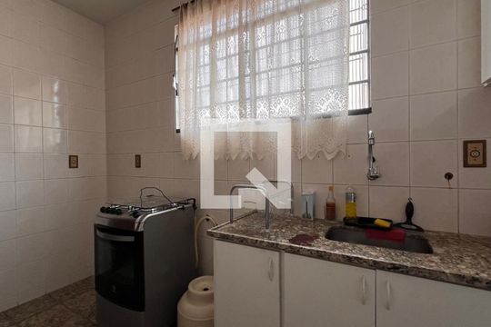 Cozinha de casa à venda com 2 quartos, 376m² em Santa Efigênia, Belo Horizonte