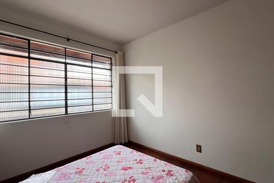 Quarto de casa à venda com 2 quartos, 376m² em Santa Efigênia, Belo Horizonte