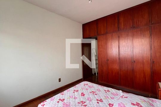 Quarto de casa à venda com 2 quartos, 376m² em Santa Efigênia, Belo Horizonte