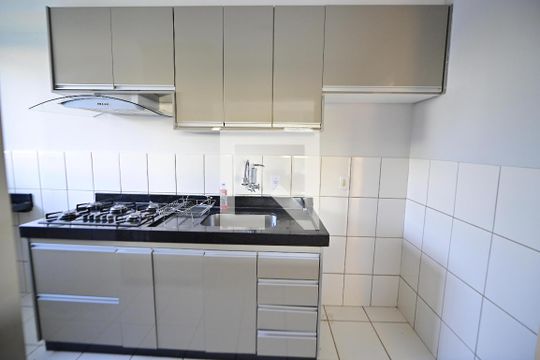 Cozinha de apartamento para alugar com 2 quartos, 56m² em Chácaras Recreio São Joaquim, Goiânia