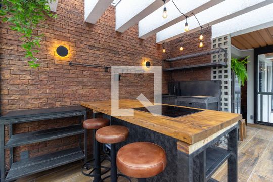 Cozinha de apartamento para alugar com 1 quarto, 37m² em Jardim das Bandeiras, São Paulo