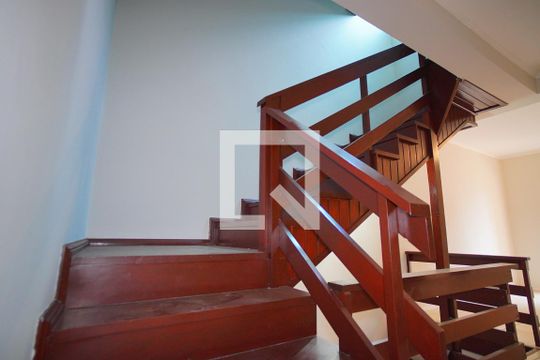 Escada - Terceiro Andar de casa à venda com 4 quartos, 288m² em Vila Jardim, Porto Alegre