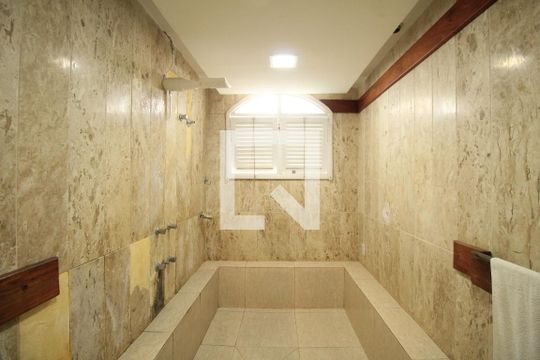 Banheiro Suíte 1 de casa para alugar com 6 quartos, 800m² em Itaigara, Salvador