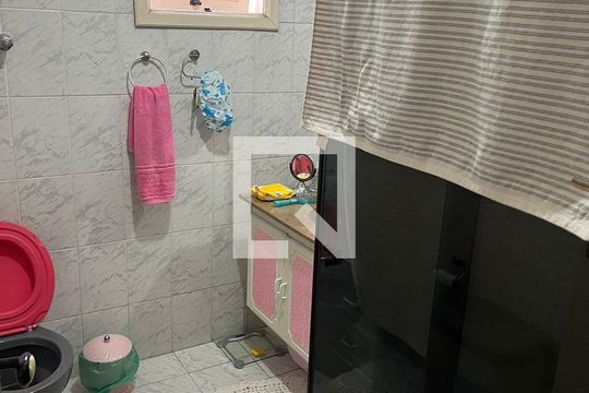 Banheiro de casa à venda com 3 quartos, 183m² em Parque Edu Chaves, São Paulo