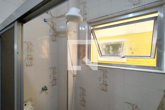 Banheiro de apartamento para alugar com 1 quarto, 50m² em Vila Caiçara, Praia Grande
