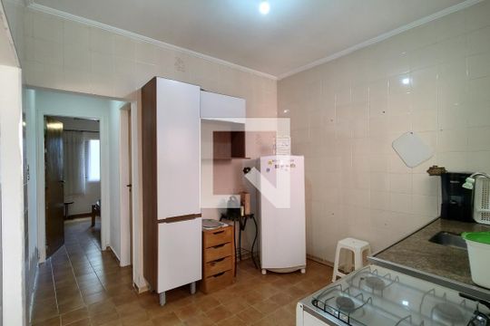 Cozinha de apartamento para alugar com 1 quarto, 50m² em Vila Caiçara, Praia Grande