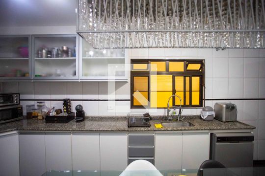 Cozinha de casa à venda com 4 quartos, 226m² em Taboão, Diadema