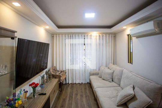 Casa à venda com 4 quartos, 226m² em Taboão, Diadema