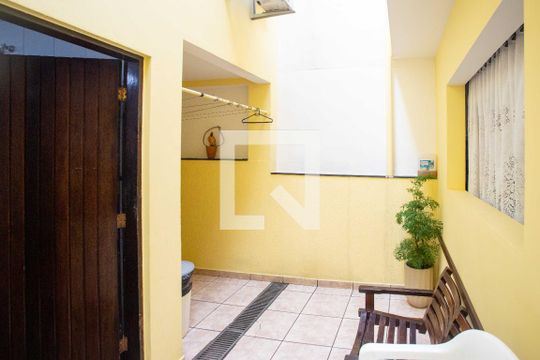 Área comum de casa à venda com 4 quartos, 226m² em Taboão, Diadema