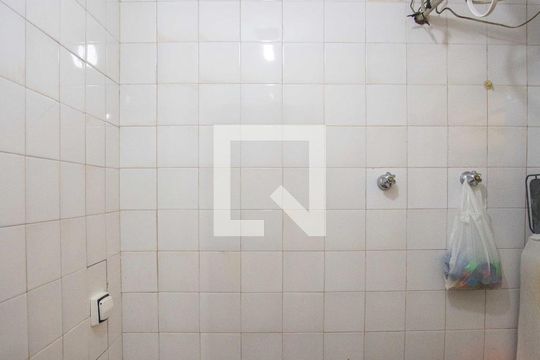 Banheiro de serviço de casa à venda com 4 quartos, 226m² em Taboão, Diadema