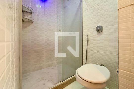 Banheiro de apartamento para alugar com 3 quartos, 80m² em Santa Teresa, Rio de Janeiro