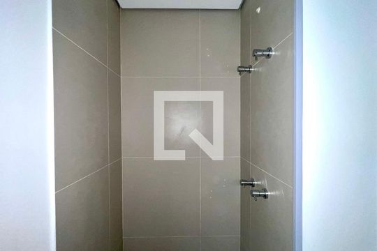 Banheiro de kitnet/studio à venda com 1 quarto, 25m² em Sumarezinho, São Paulo