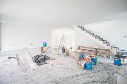 Casa à venda com 3 quartos, 486m² em Jardim Cordeiro, São Paulo