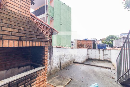 Quintal de casa para alugar com 3 quartos, 150m² em Limoeiro, São Paulo