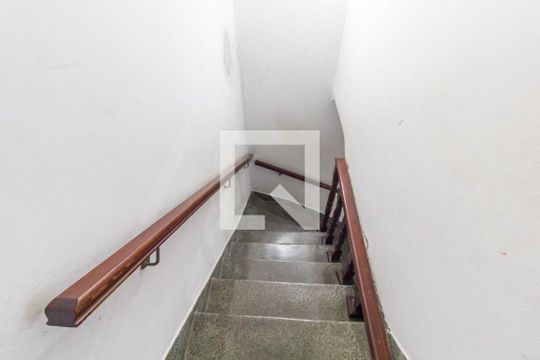 Escada de casa para alugar com 3 quartos, 150m² em Limoeiro, São Paulo