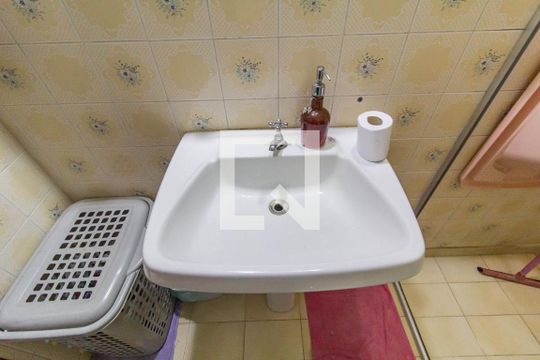 Banheiro de casa para alugar com 3 quartos, 150m² em Limoeiro, São Paulo