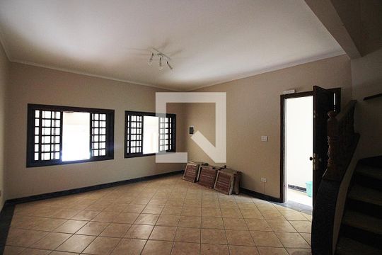 Sala de casa para alugar com 2 quartos, 212m² em Jardim do Mar, São Bernardo do Campo
