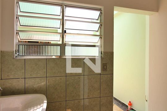 Área de Serviço de casa para alugar com 2 quartos, 212m² em Jardim do Mar, São Bernardo do Campo