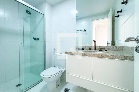 Banheiro de apartamento para alugar com 1 quarto, 44m² em Pinheiros, São Paulo