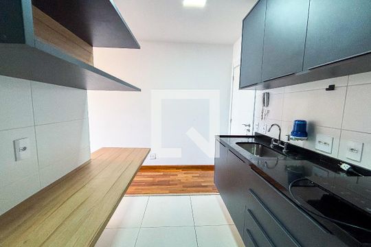 Cozinha de apartamento para alugar com 1 quarto, 44m² em Pinheiros, São Paulo