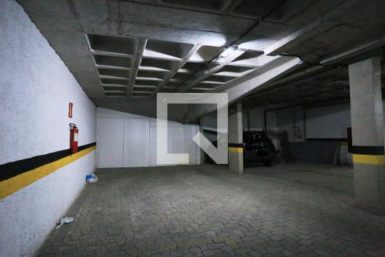 Garagem de apartamento para alugar com 1 quarto, 50m² em Carmo, Belo Horizonte