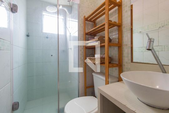 Banheiro de apartamento à venda com 2 quartos, 43m² em Fátima, Canoas