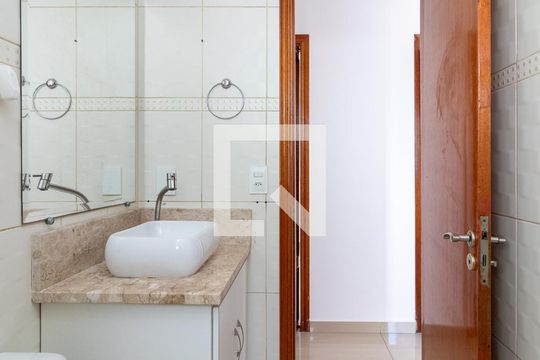Banheiro de apartamento para alugar com 2 quartos, 52m² em Penha de França, São Paulo