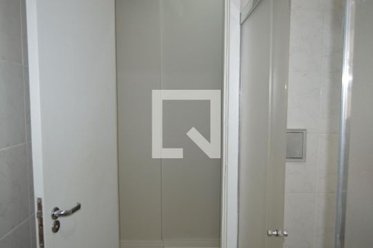 Banheiro de apartamento à venda com 3 quartos, 160m² em Cambuci, São Paulo