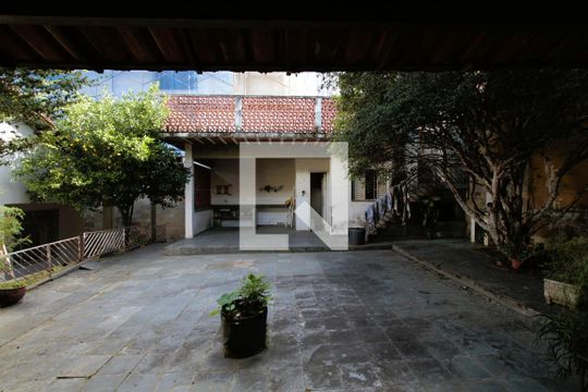 Quintal de casa à venda com 5 quartos, 250m² em Coração Eucarístico, Belo Horizonte