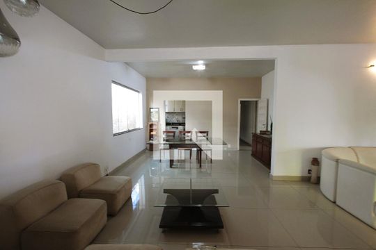 Sala de casa à venda com 5 quartos, 250m² em Coração Eucarístico, Belo Horizonte