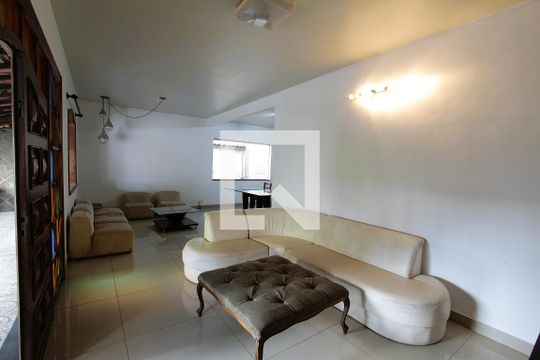 Sala de casa à venda com 5 quartos, 250m² em Coração Eucarístico, Belo Horizonte
