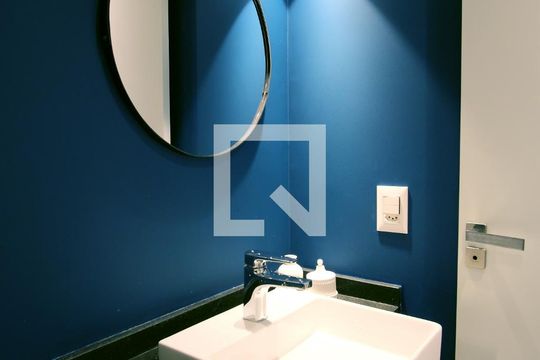 Banheiro de kitnet/studio para alugar com 1 quarto, 22m² em Vila Gomes Cardim, São Paulo