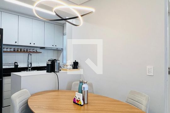 Sala de apartamento à venda com 2 quartos, 57m² em Jardim Vila Galvao, Guarulhos