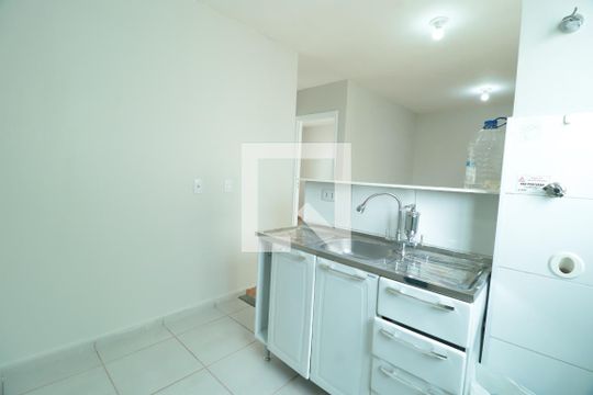Cozinha de apartamento para alugar com 2 quartos, 48m² em Jardim Patricia, Uberlândia