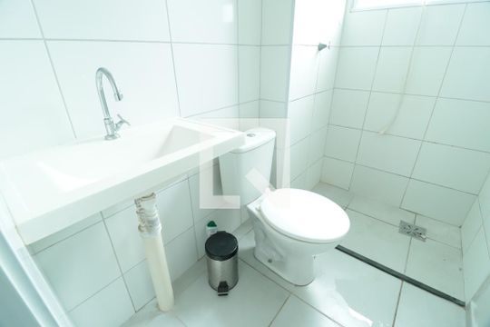 Banheiro Social de apartamento para alugar com 2 quartos, 48m² em Jardim Patricia, Uberlândia