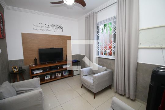 Sala de TV de casa à venda com 3 quartos, 200m² em Irajá, Rio de Janeiro