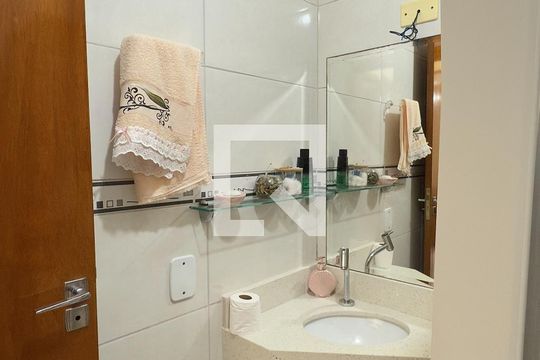 Banheiro de apartamento para alugar com 1 quarto, 63m² em Aviação, Praia Grande