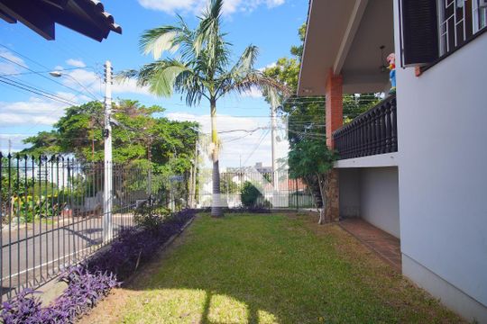 Quintal de casa à venda com 4 quartos, 320m² em Primavera, Novo Hamburgo