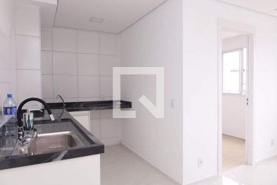 Cozinha de apartamento para alugar com 2 quartos, 34m² em Vila Norma, São Paulo