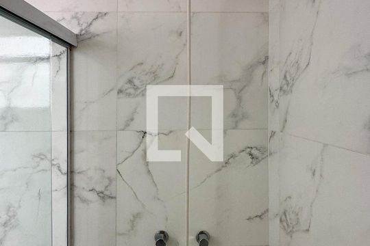 Banheiro Social de apartamento para alugar com 2 quartos, 71m² em Copacabana, Rio de Janeiro
