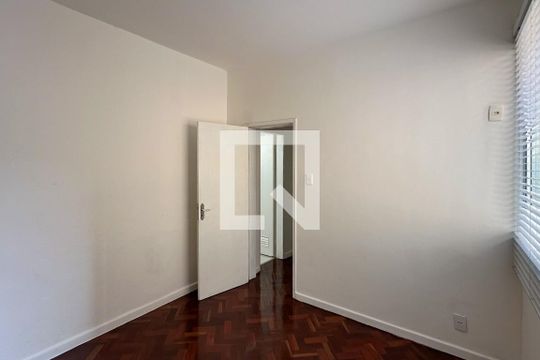 Quarto 01 de apartamento para alugar com 2 quartos, 71m² em Copacabana, Rio de Janeiro