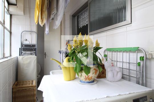 Área de Serviço de apartamento para alugar com 3 quartos, 94m² em Indianópolis, São Paulo