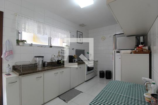 Cozinha de apartamento para alugar com 3 quartos, 94m² em Indianópolis, São Paulo