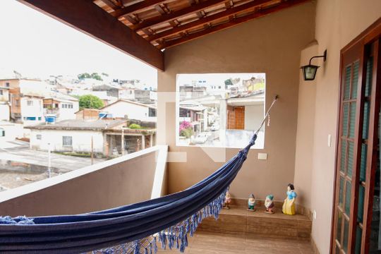 Sacada de casa à venda com 2 quartos, 125m² em Veloso, Osasco