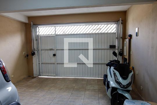 Garagem de casa à venda com 2 quartos, 125m² em Veloso, Osasco