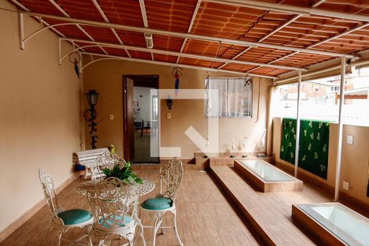 Área comum de casa à venda com 2 quartos, 125m² em Veloso, Osasco