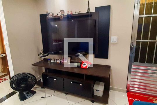 Sala de casa à venda com 3 quartos, 100m² em Santo Antônio, Osasco