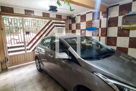 Garagem de casa à venda com 3 quartos, 100m² em Santo Antônio, Osasco