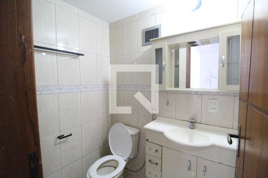 Banheiro de apartamento para alugar com 2 quartos, 72m² em Taquara, Rio de Janeiro
