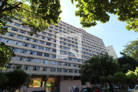 Fachada do bloco de apartamento para alugar com 2 quartos, 72m² em Taquara, Rio de Janeiro